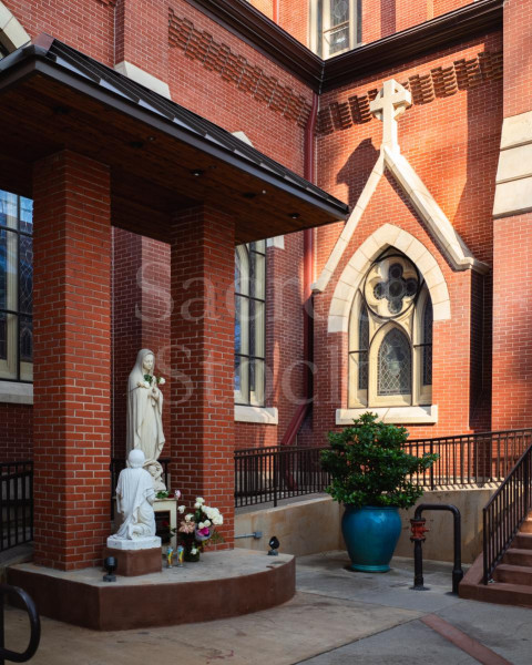 Mary - Alcove - Red Brick